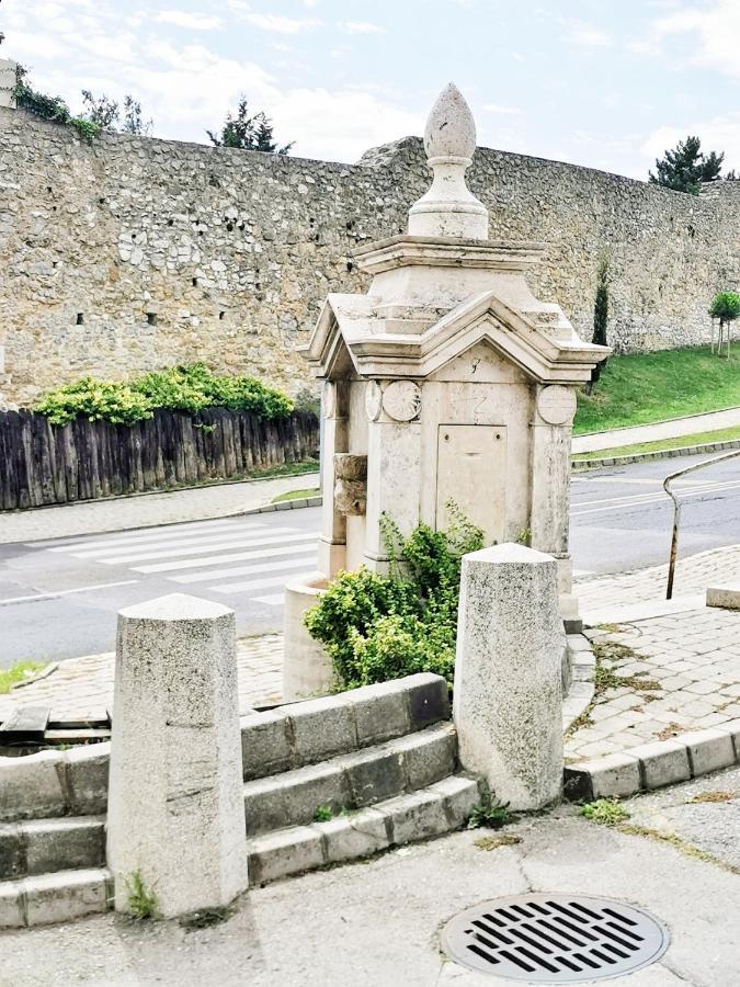 Kalvaria Vendeghaz, Kozvetlenul A Varfal Mellett. Πετς Εξωτερικό φωτογραφία